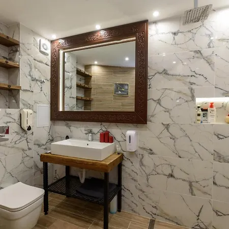 Stylish Flat In Front Of Gondola شقة