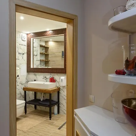 Stylish Flat In Front Of Gondola Apartman Banszko